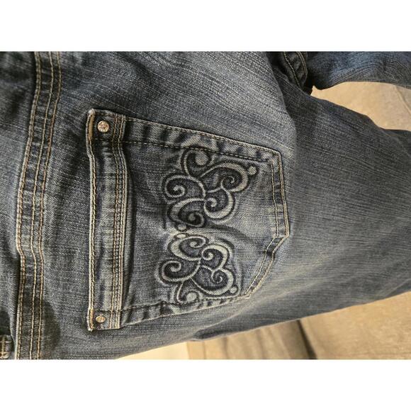 White House Black Market Denim Capri Shorts - Size 6 - Picture 4 of 4